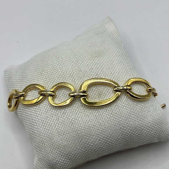 Liz Claiborne Gold Tone  Oversized Chain Link Toggle Bracelet  Gold Tone Vintage - Picture 5 of 9